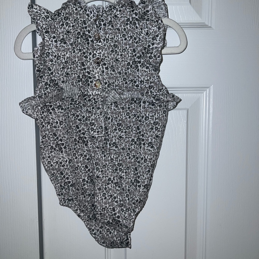 Toddler floral lightweight romper!
